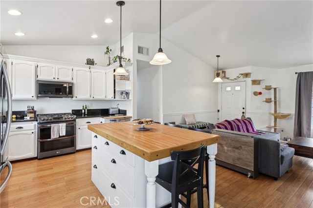 Detail Gallery Image 8 of 36 For 6336 N Redwood, San Bernardino,  CA 92407 - 4 Beds | 2 Baths