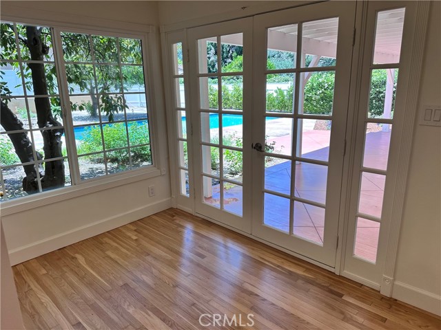 5369 Topeka Drive, Tarzana CA: https://media.crmls.org/medias/8ed49de4-2871-438c-bcc2-cbc133d08fe4.jpg