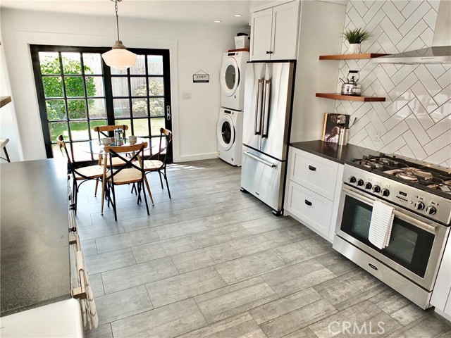 Detail Gallery Image 7 of 22 For 4132 E Theresa St, Long Beach,  CA 90814 - 2 Beds | 2 Baths