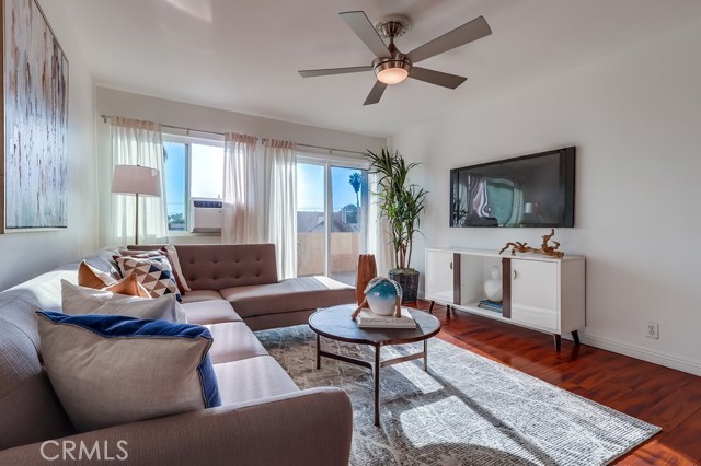 Detail Gallery Image 1 of 35 For 1140 Pacific Ave #30,  Long Beach,  CA 90813 - 2 Beds | 2 Baths