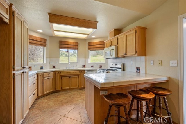 Detail Gallery Image 11 of 57 For 3151 Parkhill, Santa Margarita,  CA 93453 - 6 Beds | 4 Baths