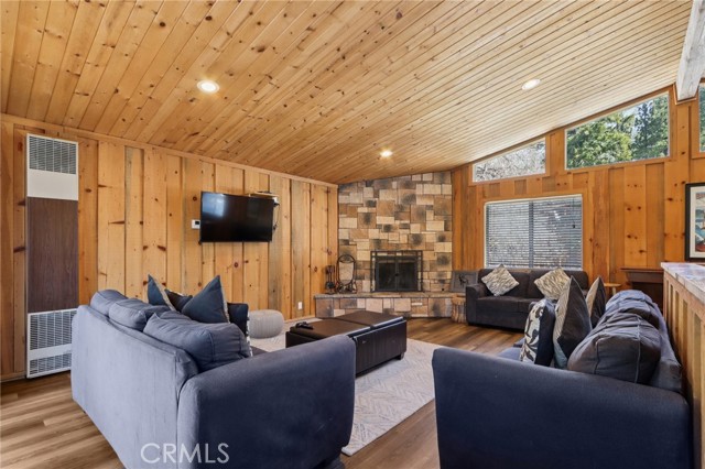 Detail Gallery Image 7 of 43 For 788 Silver Tip, Big Bear Lake,  CA 92315 - 3 Beds | 3 Baths