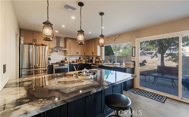 Detail Gallery Image 9 of 46 For 28975 Lotusgarden Dr, Canyon Country,  CA 91387 - 4 Beds | 3 Baths