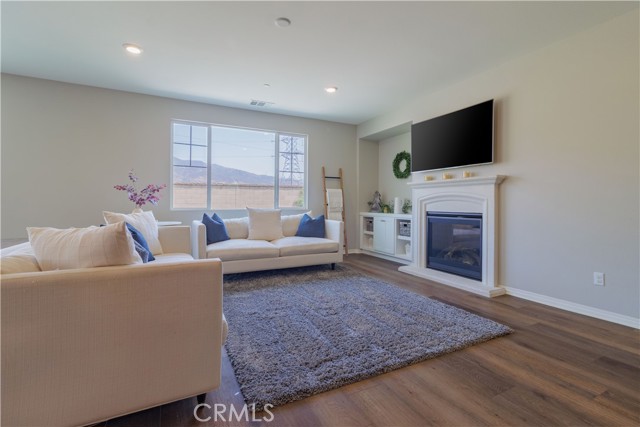 Detail Gallery Image 7 of 52 For 16034 Ulysses Ln, Fontana,  CA 92336 - 6 Beds | 4/1 Baths