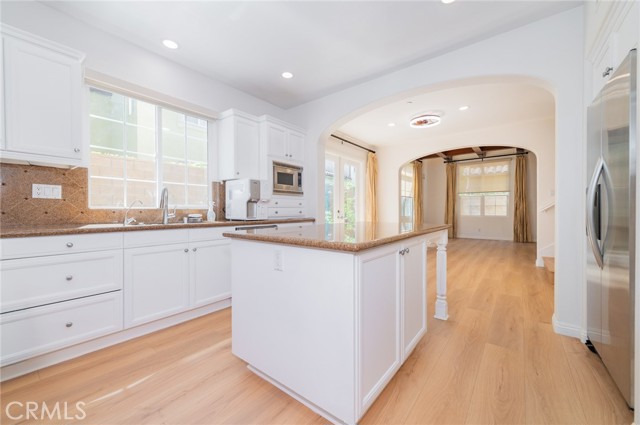 22 Arborside, Irvine CA: https://media.crmls.org/medias/8ed95e40-8fc1-475b-8ab6-3dc530607cc5.jpg