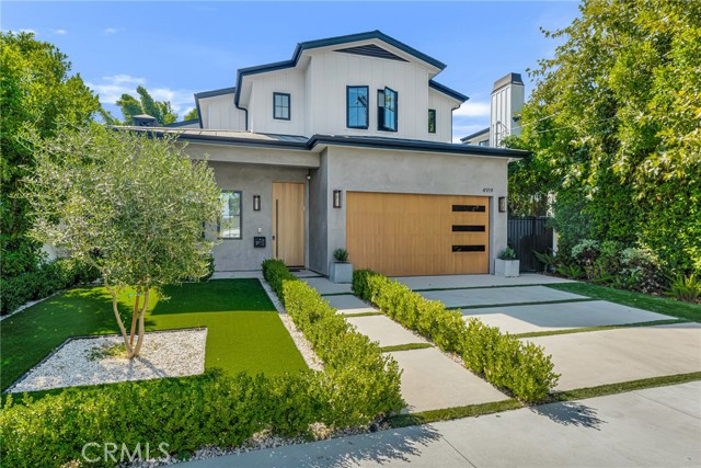 Detail Gallery Image 2 of 37 For 4919 Rhodes Ave, Valley Village,  CA 91607 - 5 Beds | 4/1 Baths
