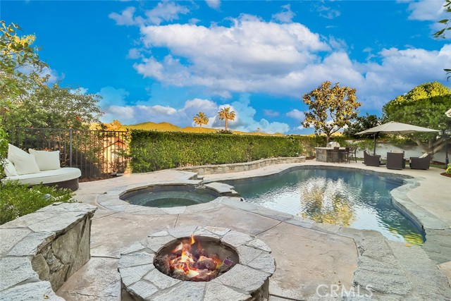 3220 Versaille Court, Thousand Oaks CA: https://media.crmls.org/medias/8edabbe9-ab31-40f1-b6f3-5bf224757da2.jpg