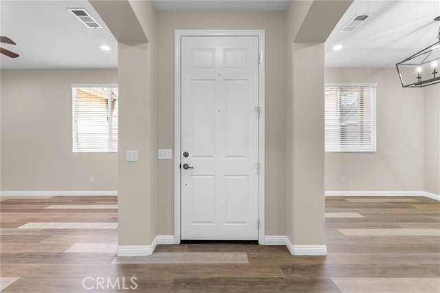 Detail Gallery Image 4 of 44 For 6758 N Shannon Ln, San Bernardino,  CA 92407 - 4 Beds | 3/1 Baths