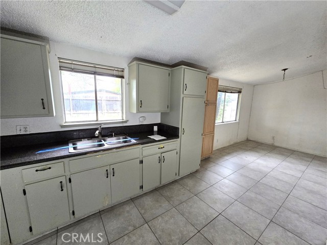 Detail Gallery Image 8 of 25 For 1257 N Bailey, Fresno,  CA 93727 - 3 Beds | 2 Baths