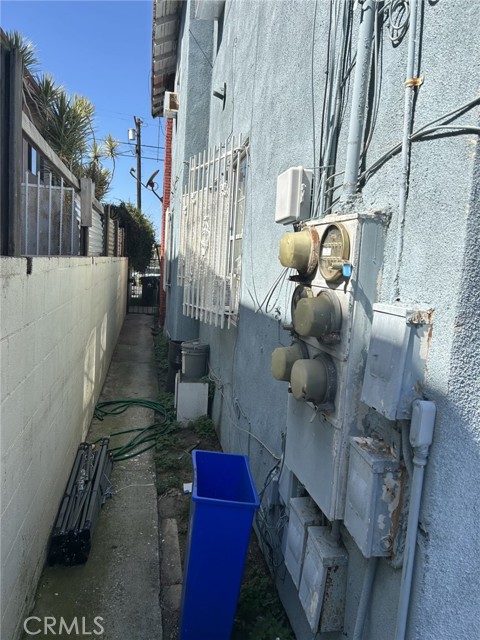 Detail Gallery Image 3 of 4 For 4512 Wesley Ave, Los Angeles,  CA 90037 - – Beds | – Baths