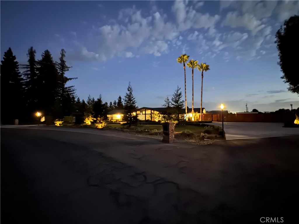 https://media.crmls.org/medias/8edd06c1-7330-4f7f-97fb-17c91d64914a.jpg?preset=X-Large