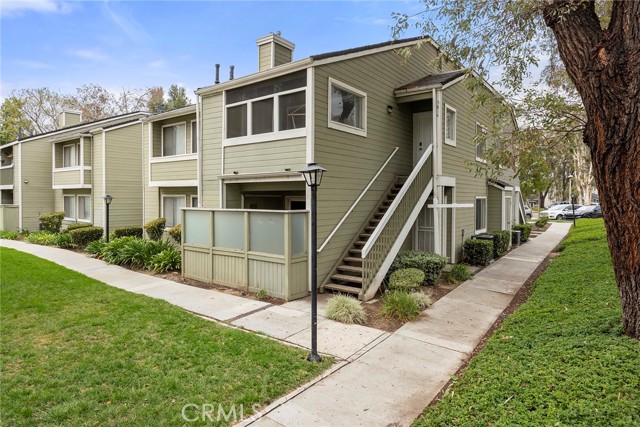 Detail Gallery Image 3 of 30 For 5814 Old Village Rd #216,  Yorba Linda,  CA 92887 - 3 Beds | 2 Baths