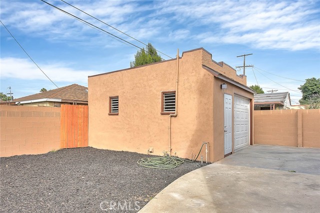 547 W 106th Street, Los Angeles CA: https://media.crmls.org/medias/8edd85c0-56ac-4412-99d1-573b94ddd02f.jpg
