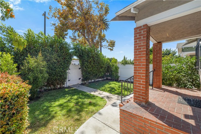 1523 W 59th Street, Los Angeles CA: https://media.crmls.org/medias/8eddbc25-8074-42b1-ba36-7df399cf06c4.jpg