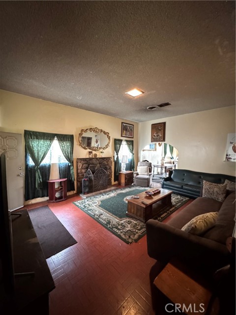 638 E 137th, Los Angeles CA: https://media.crmls.org/medias/8edde355-ba9f-4a68-a72e-324cfa0c541a.jpg