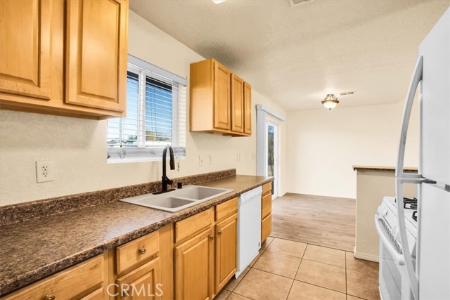 60803 Division Street, Joshua Tree CA: https://media.crmls.org/medias/8ede1ba2-9598-4004-8cf2-3dede1d4bdac.jpg