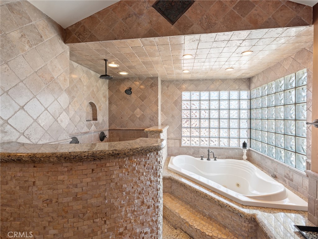 https://media.crmls.org/medias/8eded887-f0df-472f-ad06-8f67e569ea76.jpg?preset=X-Large
