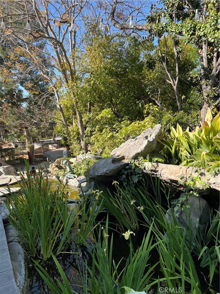 https://media.crmls.org/medias/8edf0ea7-2879-4401-a196-d7cce167fd0d.jpg?preset=X-Large