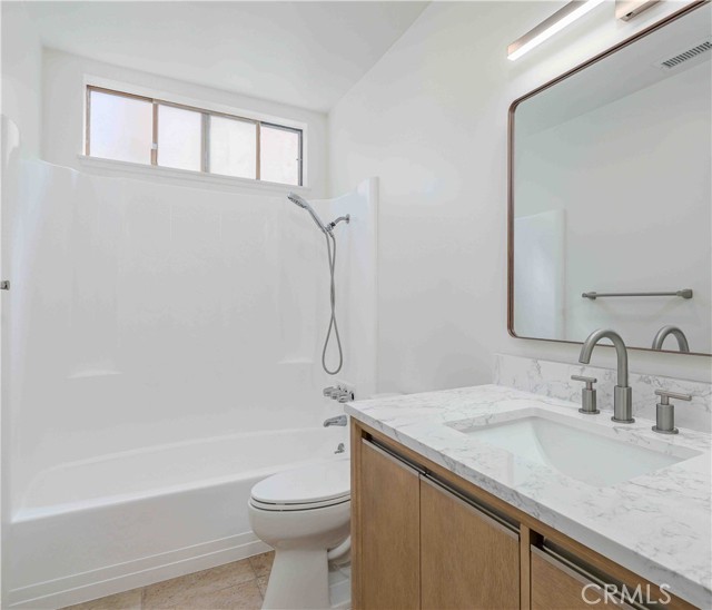 5212 Chablis Circle, Irvine CA: https://media.crmls.org/medias/8edf3ec3-5ae6-41e9-b33c-ff54947ab309.jpg