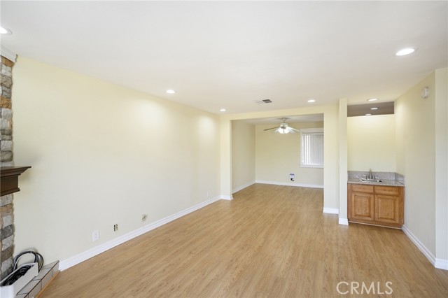 555 West Wilson Avenue, 3 photo 6