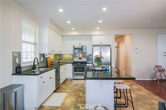 Detail Gallery Image 2 of 22 For 4098 S Emory Ln Unit #9, Ontario,  CA 91761 - 2 Beds | 2 Baths