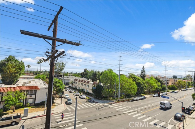 8710 Independence Avenue, Canoga Park CA: https://media.crmls.org/medias/8edfada2-e580-4fa9-9d2d-49e7d455a258.jpg