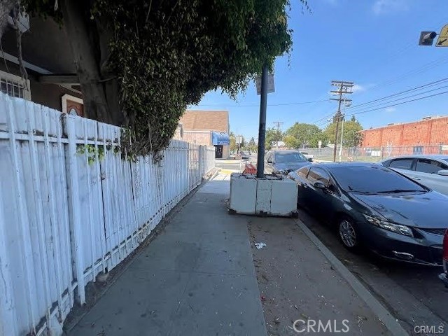 10605 Compton Avenue, Los Angeles CA: https://media.crmls.org/medias/8edfeedb-4363-42f9-ac58-58a9cb6bbd16.jpg