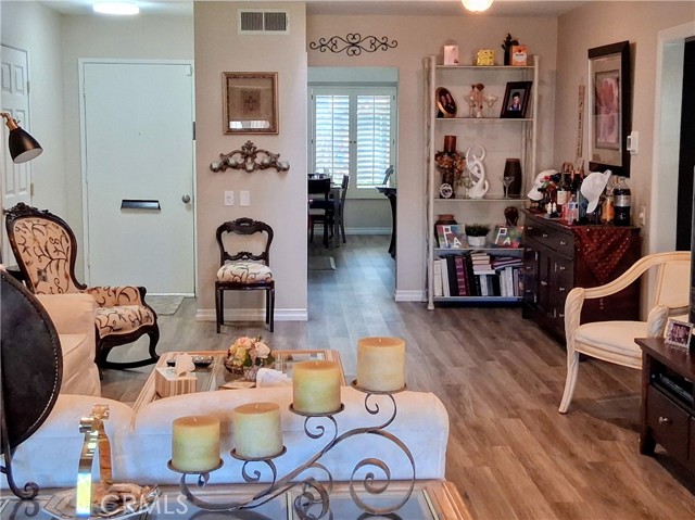 Detail Gallery Image 5 of 23 For 11235 Village 11, Camarillo,  CA 93012 - 3 Beds | 2 Baths