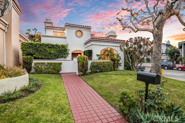 750 14th Street, Manhattan Beach, California 90266, 4 Bedrooms Bedrooms, ,3 BathroomsBathrooms,Residential,Sold,14th,SB22087910