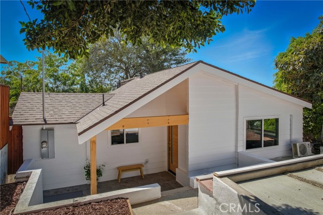 Detail Gallery Image 2 of 41 For 6150 Strickland Ave, Highland Park,  CA 90042 - 3 Beds | 2 Baths