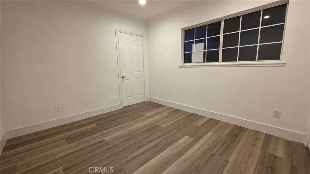 https://media.crmls.org/medias/8ee16784-15cf-4476-9b6d-24e7a7da3166.jpg?preset=X-Large