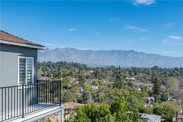 Detail Gallery Image 4 of 56 For 334 Anita Dr, Pasadena,  CA 91105 - 6 Beds | 5 Baths