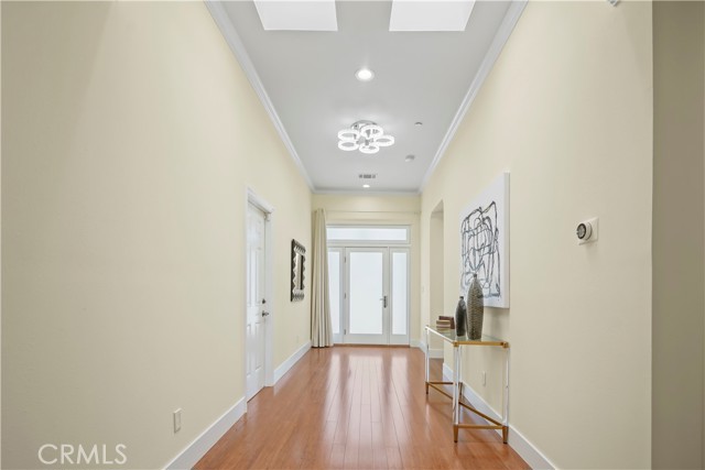 6475 Randi Avenue, Woodland Hills CA: https://media.crmls.org/medias/8ee1aa3d-2ef7-4746-b457-649a82d6c4b5.jpg