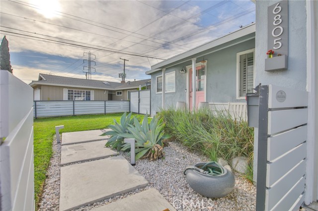 Detail Gallery Image 2 of 44 For 6805 Pioneer, Whittier,  CA 90606 - 3 Beds | 2 Baths