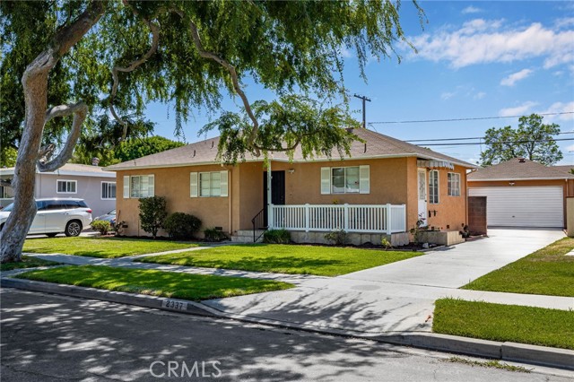 Detail Gallery Image 1 of 37 For 2337 Tevis Ave, Long Beach,  CA 90815 - 3 Beds | 2 Baths