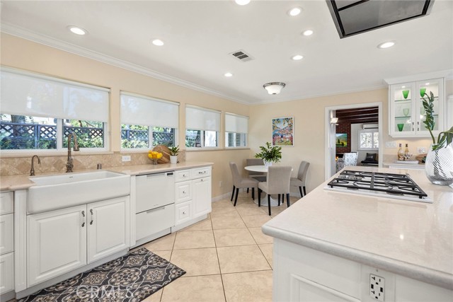 1016 N Highland Avenue, Fullerton CA: https://media.crmls.org/medias/8ee20f63-47eb-4e71-949e-678f771d8eae.jpg