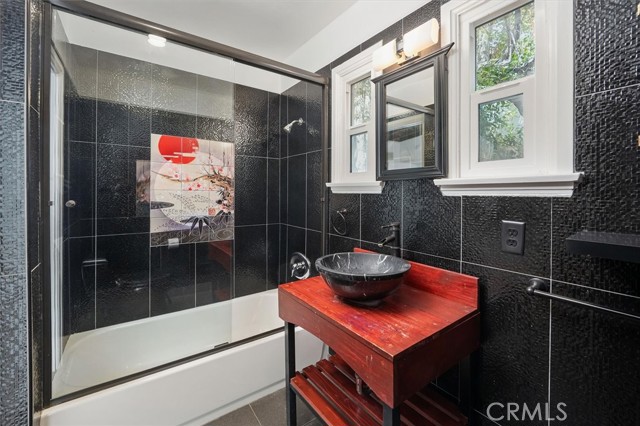 3288 Velma Drive, Los Angeles CA: https://media.crmls.org/medias/8ee280c3-db1a-43f7-b9f8-5ee32eb6e2eb.jpg