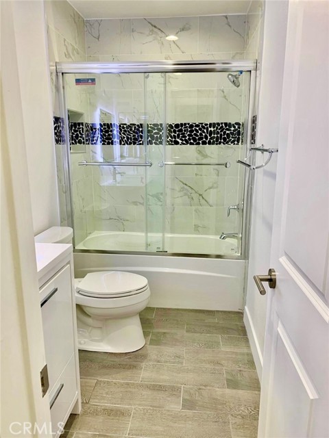 Detail Gallery Image 6 of 12 For 18307 Burbank Bld #231,  Tarzana,  CA 91356 - 1 Beds | 1 Baths