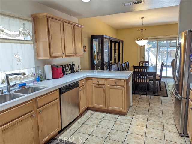 Detail Gallery Image 6 of 15 For 15721 Cobalt St #113,  Sylmar,  CA 91342 - 3 Beds | 2/1 Baths