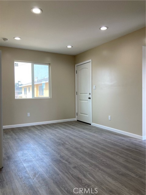 9235 Otis Street, South Gate CA: https://media.crmls.org/medias/8ee50cb8-4ed0-471b-a772-7819d75cf47e.jpg