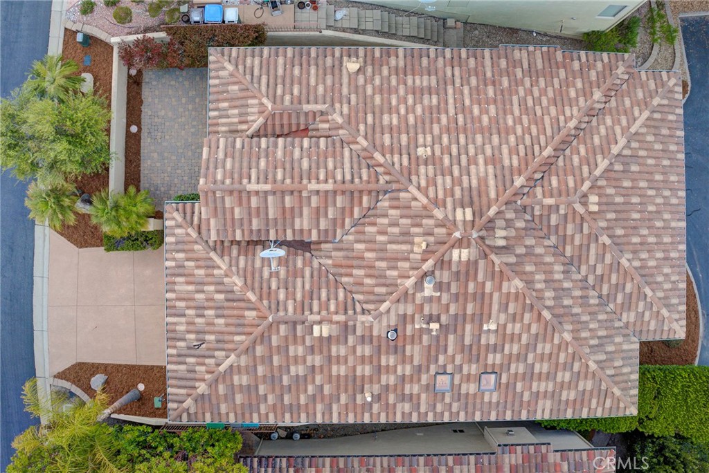 https://media.crmls.org/medias/8ee5ae0b-0e50-498a-8b95-c88d68754f5d.jpg?preset=X-Large