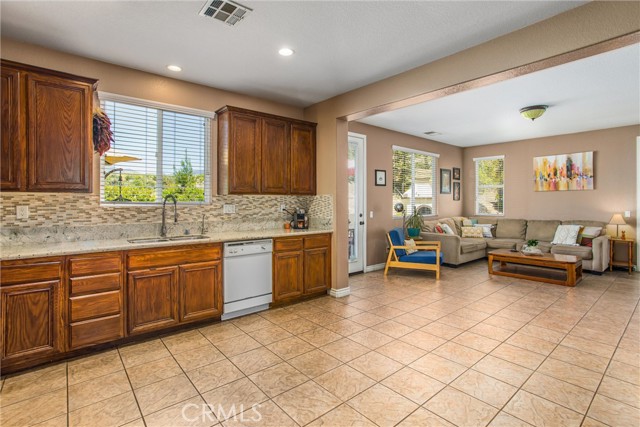 Detail Gallery Image 19 of 46 For 34580 Fawn Ridge Pl, Yucaipa,  CA 92399 - 4 Beds | 2/1 Baths