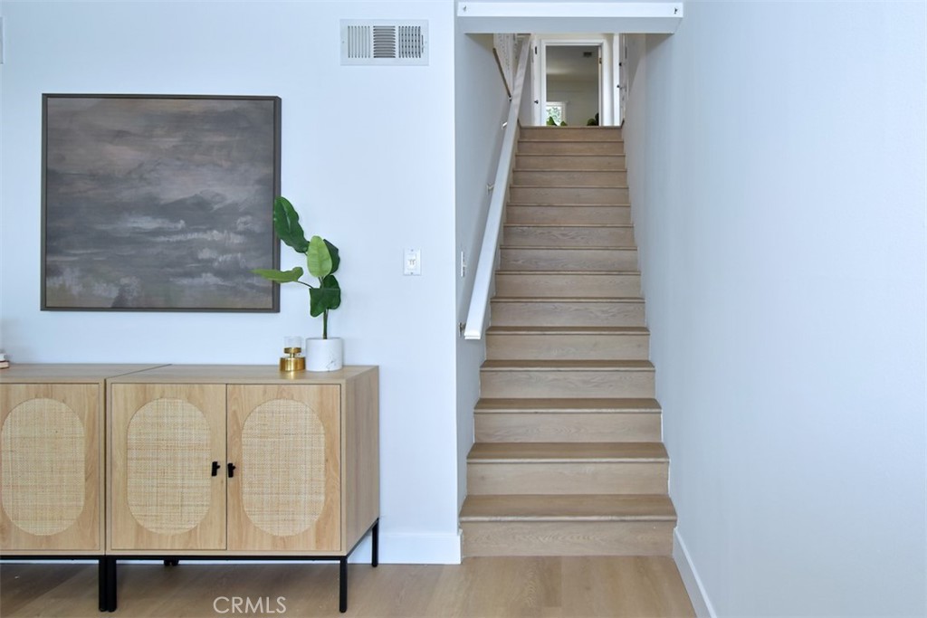 3753 Berry DriveStudio City img 17