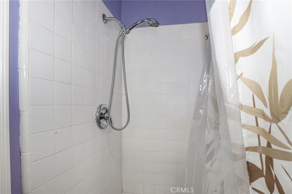 https://media.crmls.org/medias/8ee69727-d1d2-432f-bbd8-b006187dfd1e.jpg?preset=X-Large