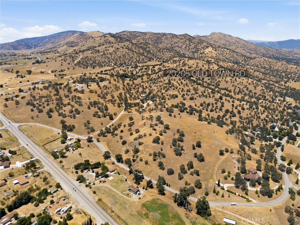 https://media.crmls.org/medias/8ee6a5c8-f096-4801-ba23-56829a107c4a.jpg?preset=X-Large