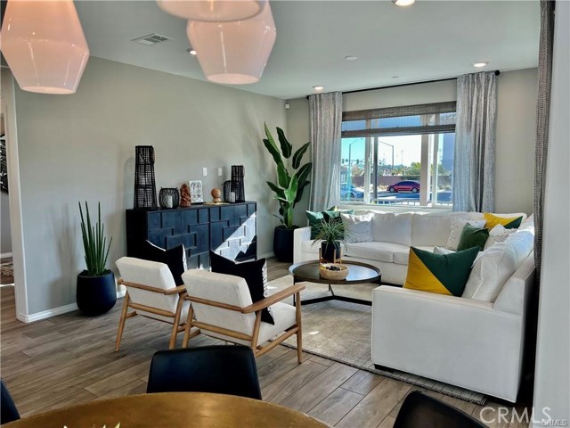 15279 Horizon Street, Fontana CA: https://media.crmls.org/medias/8ee6ca3e-17de-4f4a-ba74-2a5037c17937.jpg