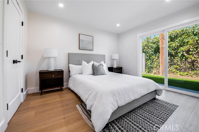 Detail Gallery Image 14 of 15 For 22917 Leonora Dr, Woodland Hills,  CA 91367 - 3 Beds | 2 Baths
