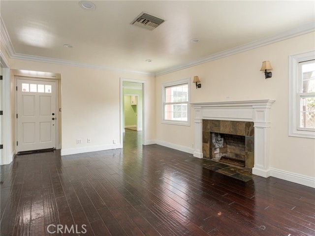404 Kansas Street, El Segundo CA: https://media.crmls.org/medias/8ee7c624-3ac5-42bd-a47a-8b59b488f375.jpg