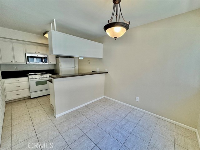 Detail Gallery Image 4 of 17 For 7838 W Manchester Ave #3,  Playa Del Rey,  CA 90293 - 1 Beds | 1 Baths