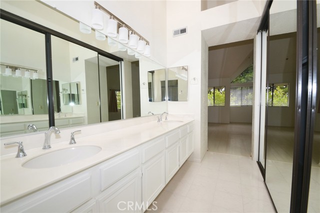 2555 Plaza Del Amo, Torrance CA: https://media.crmls.org/medias/8ee91cbe-9fd1-43c9-ad1b-f6084fde1701.jpg